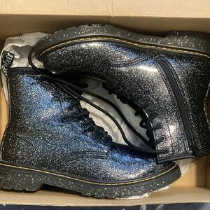 new in box black cosmic glitter air wair doc dr.marten’s combat boots size 6
